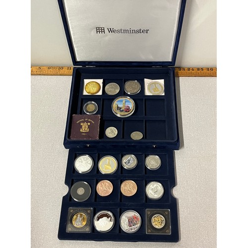 13 - Collection of collectors coins to include Titanic, Battle of Britain, Battle of Bannockburn etc alon... 