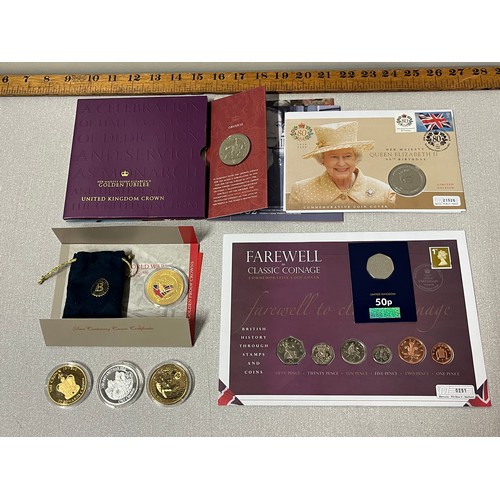 34 - Collection of collectors crown coins to include The Elizabethan era, Golden Jubilee along with farew... 