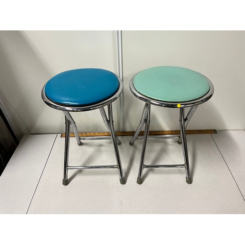 281 - a pair of folding stools