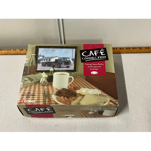 82 - large boxed corgi cafe connection lorry with trailor & cafe