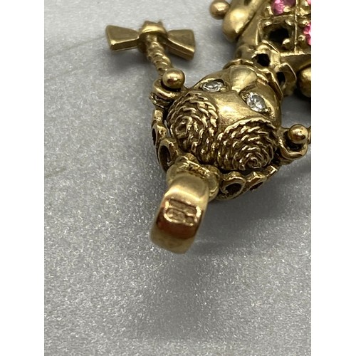 142 - 9ct gold gem set rag doll pendant. 3.12g