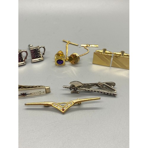 489 - Selection of vintage cufflinks and tie pins.