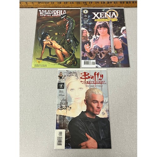 520 - 3 x Signed comics with protective covers & certificate of authenticity to include Vampirella, Xena w... 