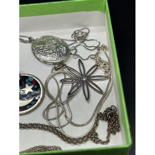 10 - selection of silver jewellery to include chains & pendants