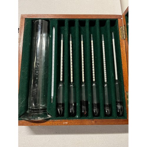 29 - vintage hydrometer box set to include beaker & 7  thermometers
Beaker 26cm h