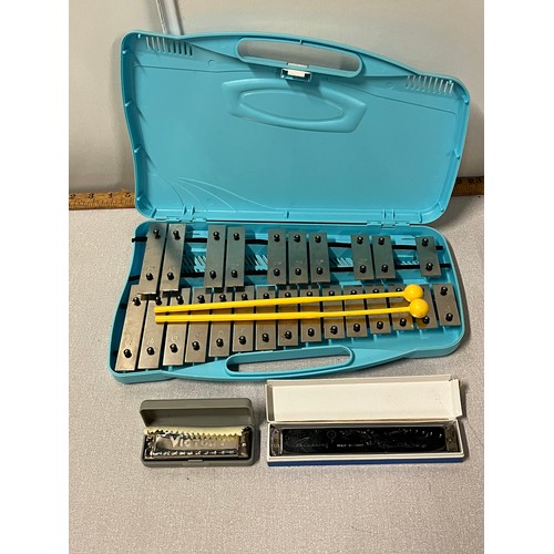 61 - 25 note angel ax25n2 glockenspiel in case with beaters & 2 harmonicas