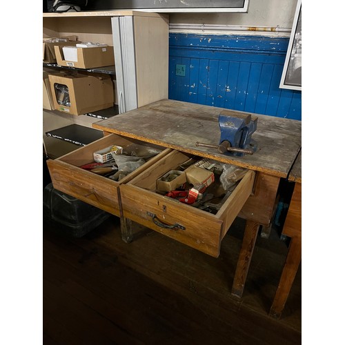 132 - carpenters work bench with record no 4 vice to include tools
106cm l x 76cm d 90cm h