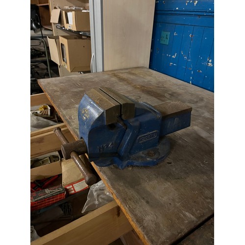 132 - carpenters work bench with record no 4 vice to include tools
106cm l x 76cm d 90cm h