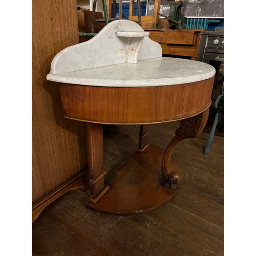 135 - Victorian mahogany marble top wash stand
90cm l x 90cm h x 44cm d