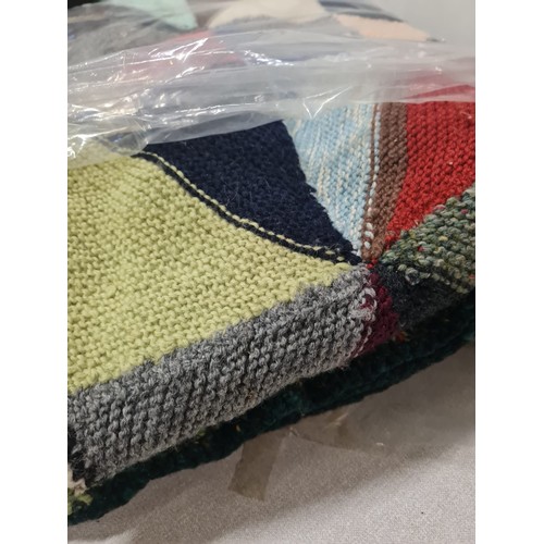 436 - large vintage woolen throw