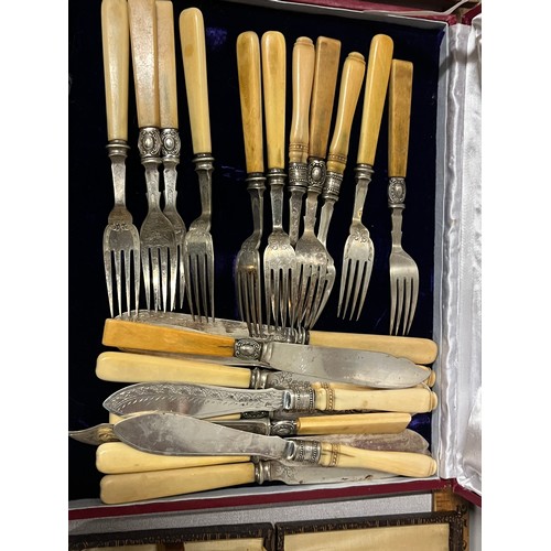 392 - selection of vintage cutlery