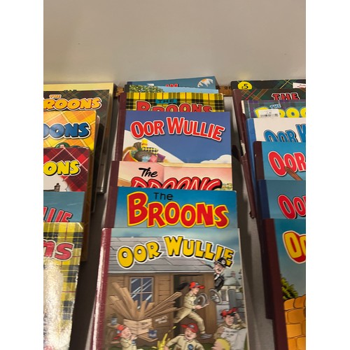 395 - 33 our wullie & broons books