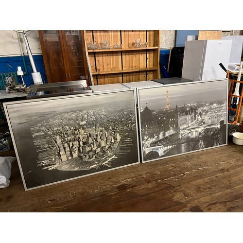 424 - 2 large framed pictures of Manhattan & Paris
140cm x 100cm