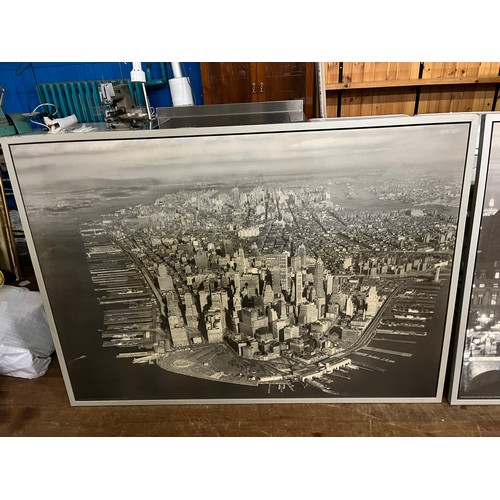 424 - 2 large framed pictures of Manhattan & Paris
140cm x 100cm