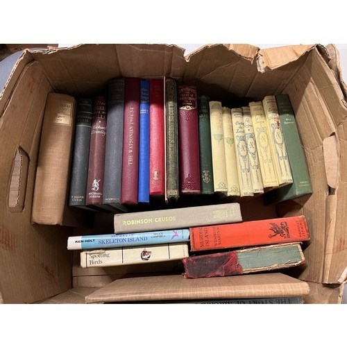 529 - Selection of vintage books to include The Holy Grail, Victor Hugo Notre Dame de Paris etc.