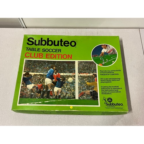 16 - Vintage Subbuteo table soccer club edition