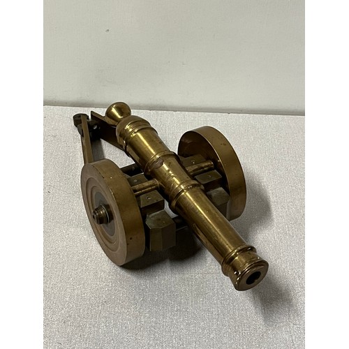 18 - Heavy brass Cannon and carriage.
 [12x36x13cm]