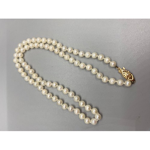 113 - Cultured pearl single strand necklace fitted with 14ct gold catch and clasp 23cm drop.