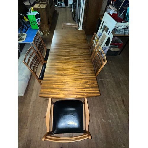 204 - Mid century extending table with 6 chairs to include 2 carvers (vinyl on some seats needs attention)