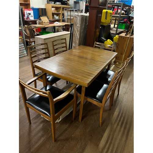 204 - Mid century extending table with 6 chairs to include 2 carvers (vinyl on some seats needs attention)