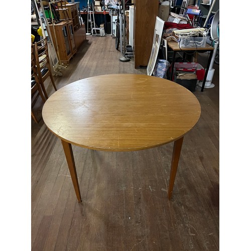 453 - Round centre leaf table.