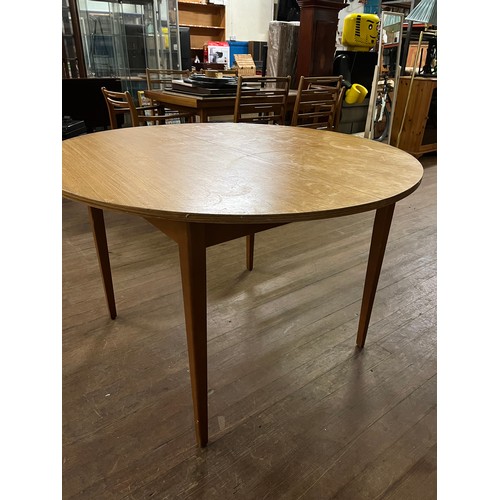 453 - Round centre leaf table.