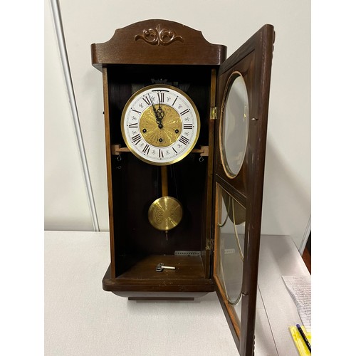 119 - Victorian wall clock with key & pendulum, working.