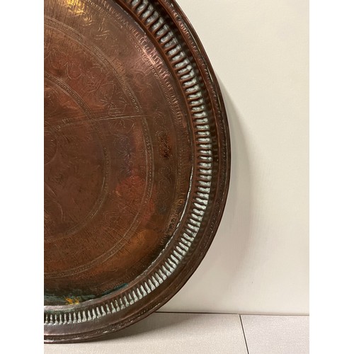 211 - Large heavy copper tray & round wall plaque 
67cm diameter