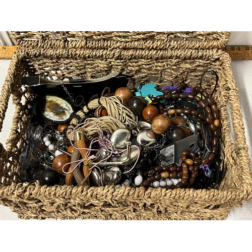 321 - Wicker hamper of costume jewellery.