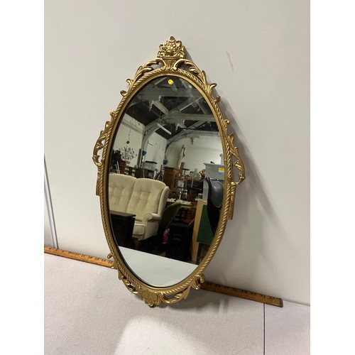 320 - Oval gilt framed mirror.
67cm h