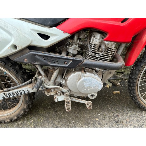 322 - Xtreme DNA 125cc motorcross bike , the bike does run however has been sitting about & can do with se... 