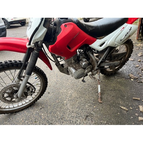 322 - Xtreme DNA 125cc motorcross bike , the bike does run however has been sitting about & can do with se... 