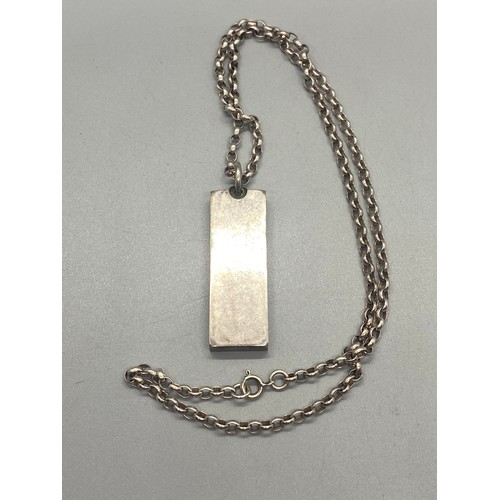 254 - 1977 silver jubilee silver ingot and chain. 41.09g