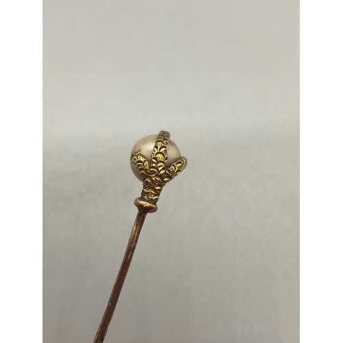 283 - Antique 9ct yellow gold claw and pearl pin along with 22/24ct gold nugget attached to gilt pin. 7 gr... 