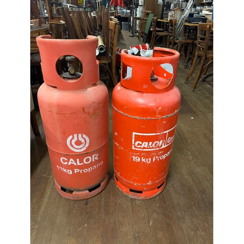 323 - 2 x 19kg propane gas cannisters, 1 full 1 empty