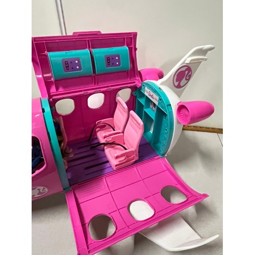 325 - Barbie dream plane with pilot barbie.
66cm l