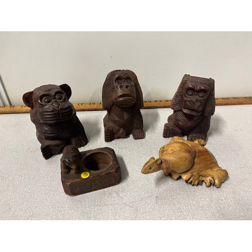 79 - 5 x carved wooden figures comprising 3 monkeys, mouse & bear from Wilderswil (Black Forest area)