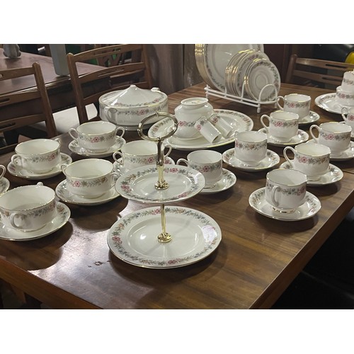 85 - Aprox. 50 piece Royal Albert Paragon Belinda tea/dinner set