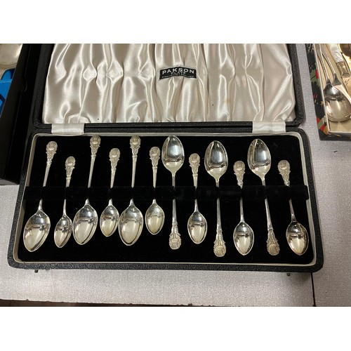 158 - selection of vintage boxed cutlery all complete