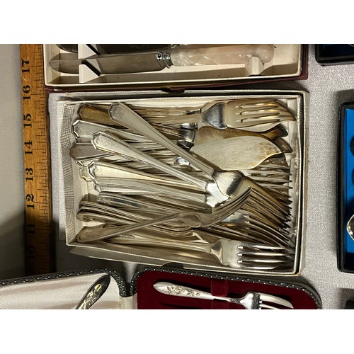 158 - selection of vintage boxed cutlery all complete