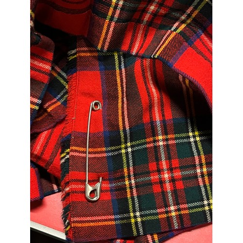 478 - vintage scotland flag & kilt