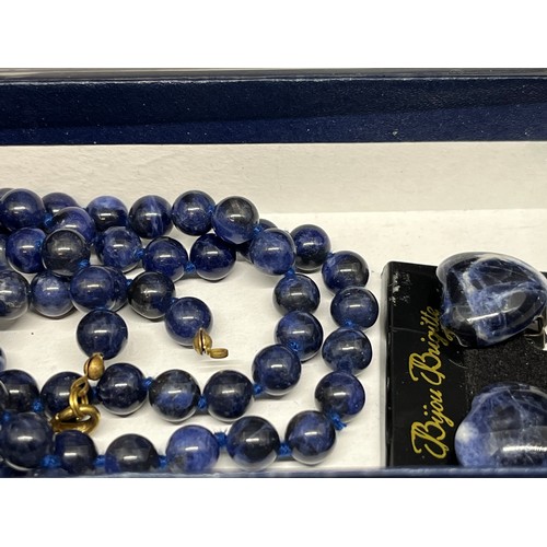 195 - Tray of mainly glass beaded necklaces & Lapis Lazuli strand necklace etc.