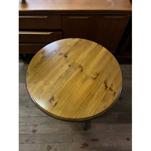 23 - Pine Ducal pedestal table.