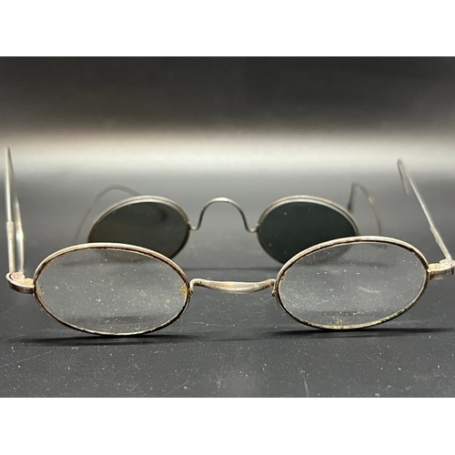 47 - 2 pairs of Georgian spectacles 1 pair tinted.