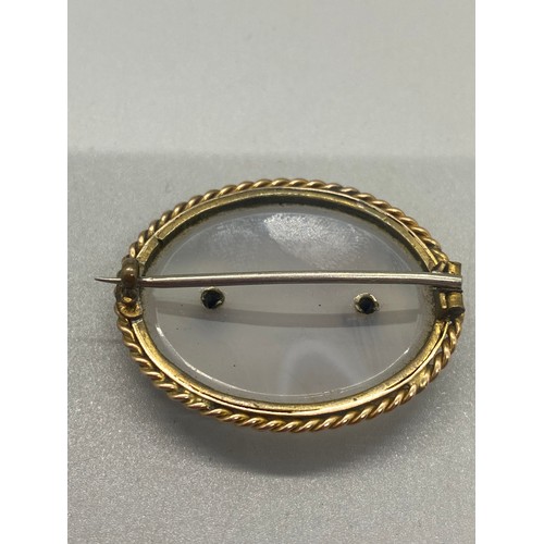 17 - Victorian 9ct gold & white agate brooch