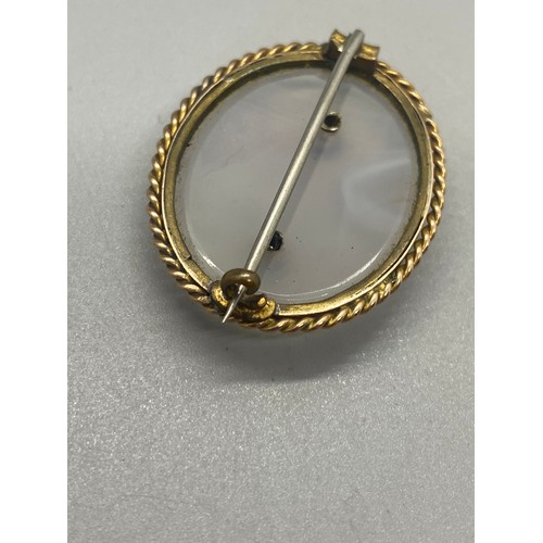 17 - Victorian 9ct gold & white agate brooch