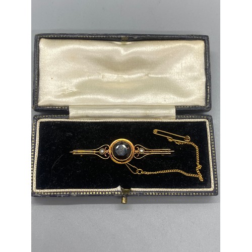 76 - Boxed early 20th century 15ct gold, pearl and quartz bar brooch set with seed pearls to each side 4.... 