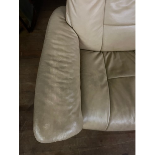 202 - Stressless Windsor 2 seater recliner sofa.