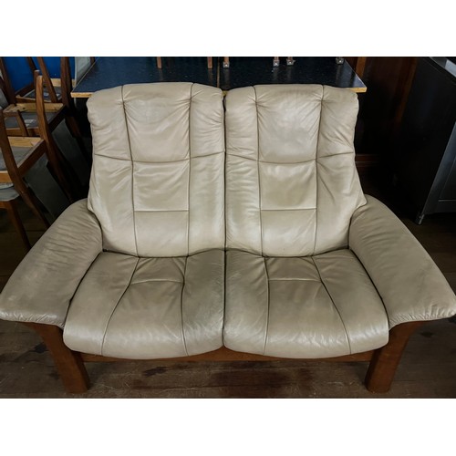 202 - Stressless Windsor 2 seater recliner sofa.