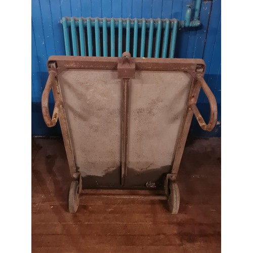 216 - Vintage industrial trolley.
72 x 103cm